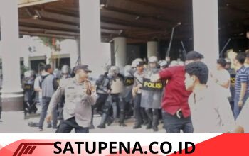 Aksi Tolak Pergub JKA di Banda Aceh Berujung Ricuh
