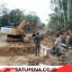 Pemasangan Gorong-Gorong Aramco Dikebut, Satgas TMMD Gunakan Excavator untuk Percepat Pekerjaan
