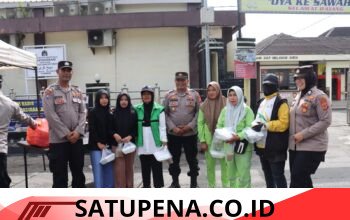 Polres Aceh Tengah Tebar Kepedulian di Jumat Berkah, Beri Tali asih bagi Warga masyarakat yg berprofesi sebagai Petugas Penggali kubur dan memandikan jenazah
