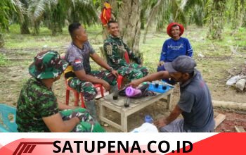 Kebersamaan di Waktu Istirahat, Wujud Nyata Kemanunggalan TNI-Rakyat di TMMD Ke-128 Aceh Tamiang