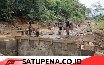 Satgas TMMD Ke-128 dan Warga Suka Makmur Tuntaskan Pengecoran Jembatan, Semangat Gotong Royong Menguat