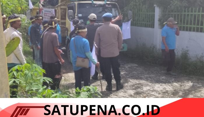 Warga Demo ke Dinas Lingkungan Hidup Toba, Minta Tambang Batu di Tepi Danau Toba Dilegalkan