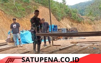 Babinsa Koramil 01/Lut Tawar Gelar Karya Bakti Bersama Warga di Paya Reje