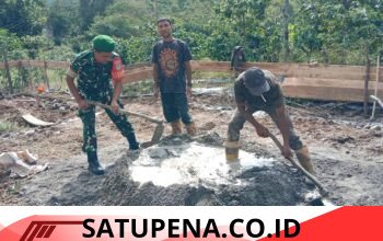 Babinsa Koramil Celala Gotong Royong Bantu Warga Bangun Rumah