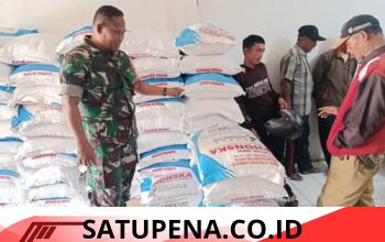 Babinsa Koramil 01/Lut Tawar Komsos Sambil Pantau Penyaluran Bantuan di Desa Pinangan