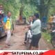 7 Bulan Terputus, Akses Vital Enang-Enang Dibuka Swadaya oleh Warga, Pemerintah Dinilai Lamban