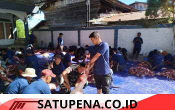 Babinsa Turun Tangan, Perkuat Gotong Royong dalam Pelaksanaan Kurban di Silih Nara