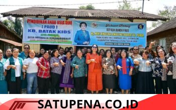 Bunda PAUD Kabupaten Tapanuli Utara, Ny. Neny Angelina JTP Hutabarat, menghadiri pertemuan Guru PAUD