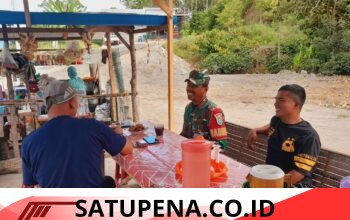 Babinsa Koramil 02/Bebesen Pererat Silaturahmi Lewat Komsos Bersama Warga