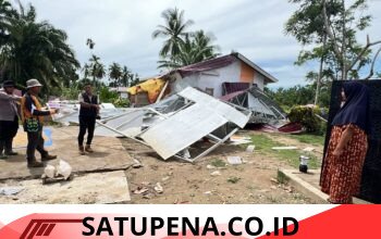 Camat Pante Bidari Tinjau Huntara Rusak Diterjang Angin Kencang