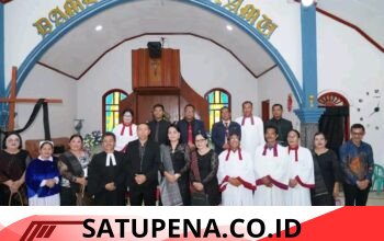 Bupati Taput Ajak Jemaat Promosikan Wisata Rohani Salib Kasih Saat Ibadah Jumat Agung di HKBP Simorangkir.
