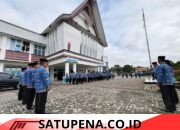Wakil Bupati Tapanuli Utara, Dr. Deni Parlindungan Lumbantoruan M.Eng, memimpin Upacara Hari Kesadaran Nasional yang dilaksanakan di halaman Kantor Bupati Tapanuli Utara, Tarutung, Jumat (17/04/2026).