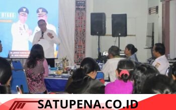 ‎Bupati Tapanuli Utara Pimpin Evaluasi Dokumen IG Tenun Ulos Ragidup Silindung ‎ Taput//Satupun anggota co.id. ‎Bupati Tapanuli Utara, Dr. Jonius Taripar Parsaoran Hutabarat, S.Si., M.Si., didampingi Sekretaris Daerah Kabupaten Tapanuli Utara, Drs. Henry M.M. Sitompul, M.Si., serta Ketua Dekranasda sekaligus Ketua TP PKK Kabupaten Tapanuli Utara, Ny. Neny Angelina JTP Hutabarat, secara resmi membuka kegiatan evaluasi dan pembahasan dokumen deskripsi Indikasi Geografis (IG) Tenun Ulos Ragidup Silindung Tapanuli Utara. Kegiatan tersebut berlangsung di Kantor Dekranasda Kabupaten Tapanuli Utara, Tarutung, Rabu (06/5/2026). ‎ ‎Dalam sambutannya, Bupati menyampaikan bahwa kegiatan ini merupakan tindak lanjut dari permohonan pendaftaran Indikasi Geografis Tenun Ulos Ragidup Silindung yang telah diajukan ke Direktorat Jenderal Kekayaan Intelektual (DJKI) Kementerian Hukum Republik Indonesia. Permohonan tersebut telah memasuki tahapan pemeriksaan substantif setelah diumumkan pada periode 14 Januari hingga 14 Maret 2026. ‎ ‎“Tenun Ulos Ragidup Silindung bukan sekadar produk kerajinan, melainkan simbol kehidupan, martabat budaya, serta warisan intelektual komunal masyarakat Batak, khususnya di Tapanuli Utara,” ujar Bupati. ‎ ‎Lebih lanjut, Pemerintah Kabupaten Tapanuli Utara memandang perlindungan Indikasi Geografis sebagai langkah konkret dalam menjaga keaslian dan reputasi budaya lokal, sekaligus melindungi para penenun dan pelaku usaha tradisional. Upaya ini juga diharapkan dapat meningkatkan nilai ekonomi produk unggulan daerah serta memperkuat daya saing di tingkat nasional maupun internasional. ‎ ‎Bupati juga menyampaikan apresiasi kepada Direktorat Jenderal Kekayaan Intelektual, Kantor Wilayah Kementerian Hukum Sumatera Utara, serta seluruh pihak yang terlibat dalam proses penyusunan dan evaluasi dokumen tersebut.  ‎“Sinergi lintas sektor menjadi fondasi utama dalam menjaga warisan budaya agar tetap lestari sekaligus memberikan manfaat ekonomi bagi masyarakat,” tambahnya. ‎ ‎Kegiatan ini dihadiri oleh perwakilan Direktorat Jenderal Kekayaan Intelektual, Kantor Wilayah Kementerian Hukum Sumatera Utara Tim Ahli Indikasi Geografis Bapak Idris, S.T., M.Si, Muhammad Romadhan, S.H dan juga Dr. Yulian Fakhrurrozi, S.Pd., M.Si ‎Kantor Wilayah Sumatera Utara Kementerian Hukum Republik Indonesia yang diwakili oleh  Kepala Divisi Pelayanan Hukum Kortini JM Sihotang, Dede Syahputra Analis Hukum Pertama dan Bambang Suhendra Analisis Kekayaan Intelektual,pimpinan organisasi perangkat daerah, camat, kepala desa, serta perwakilan Masyarakat Perlindungan Indikasi Geografis (MPIG) Tenun Ulos Ragidup Silindung. (M Siboro C.ILJ)