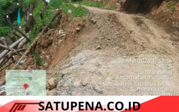 Pemerintah Kabupaten Tapanuli Utara melalui Dinas Pekerjaan Umum (PU) bersama ASN Kantor Camat Purba Tua dan masyarakat setempat.