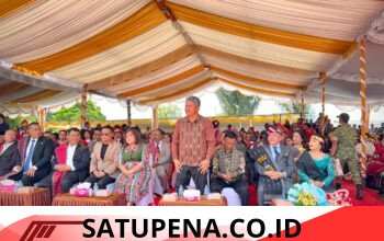 Usai menyambut Wkil Bupati Bersama Rombongan Mendampingi Kasum TNI Peresmian Tugu Tuan Guntur Simanjuntak.