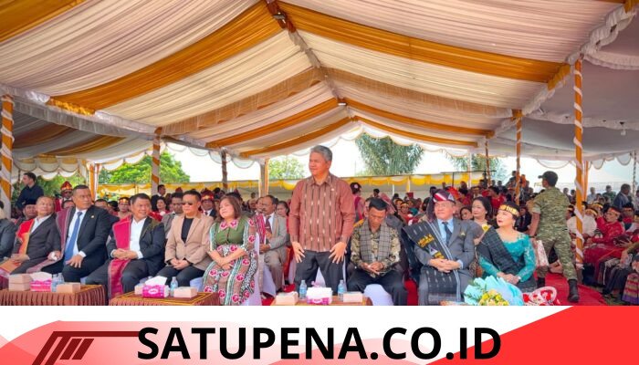 Usai menyambut Wkil Bupati Bersama Rombongan Mendampingi Kasum TNI Peresmian Tugu Tuan Guntur Simanjuntak.