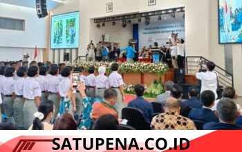 Wakil Bupati Tapanuli Utara menghadiri Pengukuhan Siswa Del yang dilaksanakan di Gedung Serbaguna SMA Del