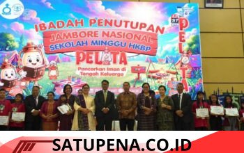 Bupati Tapanuli Utara, Dr. Jonius Taripar Parsaoran Hutabarat, S.Si., M.Si., didampingi Bunda PAUD Kabupaten Tapanuli Utara, Ny. Neny Angelina JTP Hutabarat.