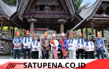Wamen PPN/Wakil Kepala Bappenas Kunjungi Samosir, Wabup Sambut di Huta Siallagan dan Serahkan Proposal Pengembangan Daya Tarik Wisata Baru