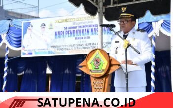 Wabup Samosir Pimpin Upacara Hardiknas 2026, Ulos Warnai Semangat Pendidikan dan Budaya