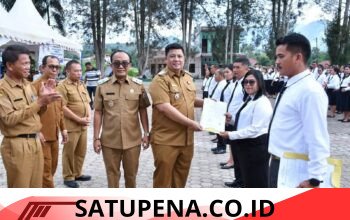 Bupati Samosir Serahkan 803 SK PPPK Paruh Waktu, Vandiko: Ini Era Baru Pengabdian