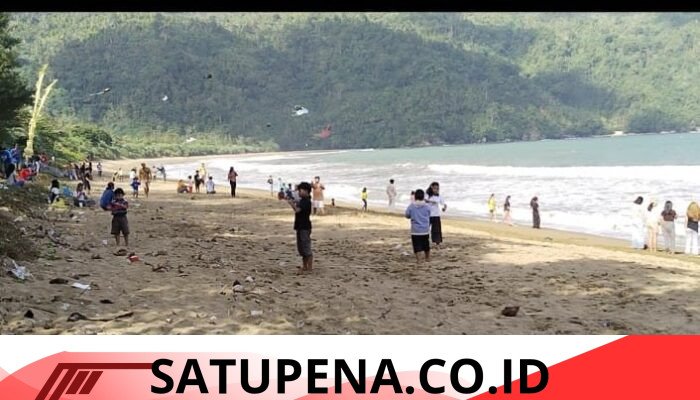 Tradisi Petik Laut Bulan Suro di Pantai Perawan Dipadati Pengunjung, Kades Sido Asri Tekankan Keselamatan Nelayan