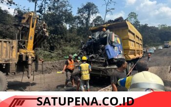 Dump Truck Batu Bara Tabrak Rekannya di Muratara, Sopir Tewas Terjepit Kabin