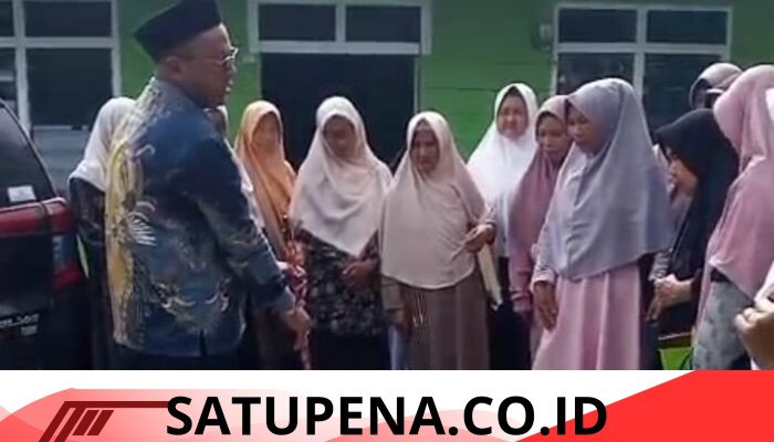 Manfaatkan Momen Rasydul Qiblah, Penyuluh KUA Timang Gajah Edukasi Warga Ukur Arah Kiblat