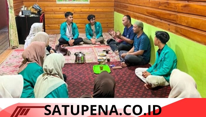 **DANRAMIL Linge Berikan Pembekalan Kepemimpinan kepada Mahasiswa PPKPM IAIN Takengon di Desa Pantan Nangka**