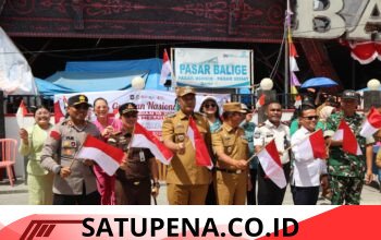 Kapolres Bersama Forkopimda Toba Bagikan Bendera Merah Putih, Wujudkan Semangat Persatuan dan Nasionalisme di Masyarakat