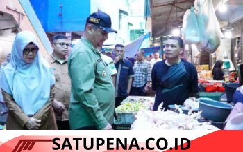 Sidak Pasar Kualasimpang: Bupati Armia Pahmi Pastikan Stok Pangan Aman & Harga Tetap Stabil