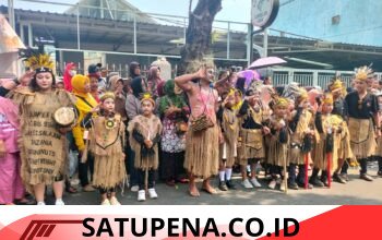 Tampil Sederhana Penuh Makna, RW 02 Pulolor Juarai Karnaval Pawai Budaya HUT RI ke-81