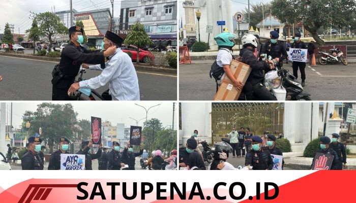Kabut Asap Mengintai, Batalyon B Pelopor Turun ke Jalan Bagikan Masker dan Serukan Stop Karhutla