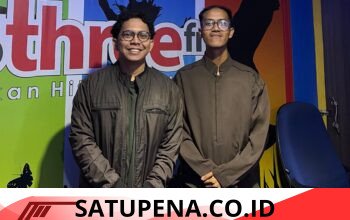 Ari Maulana, Mahasiswa Hukum USK Jadi Narasumber di Radio Three FM