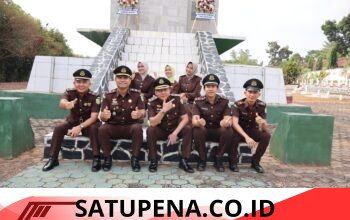 Kajari Lampura Edy Subhan Ziarah ke Makam Pahlawan di Hari Lahir Kejaksaan ke-81