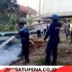 Tanggap Darurat, Mobil AWC Polres Lampung Tengah Bantu Damkar Jinakkan Kebakaran Lahan di Samping Gedung DPRD