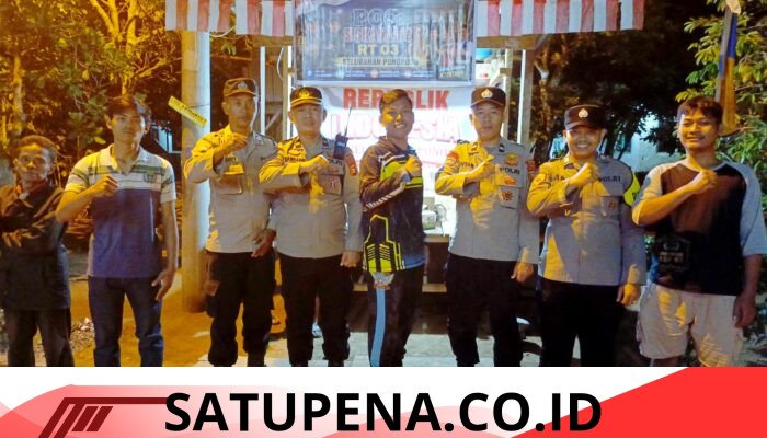 Sat Binmas Polres Lubuklinggau Bagikan Senter Gratis untuk Pos Siskamling