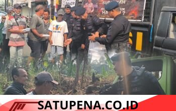 JUMAT BERKAH, SATBRIMOB POLDA SUMSEL BATALYON B PELOPOR HADIR BERBAGI UNTUK MASYARAKAT