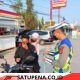 Antisipasi Abu Vulkanik Gunung Anak Krakatau, Polres Tubaba Bagikan Masker Gratis ke Warga