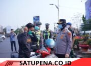 Antisipasi Erupsi Anak Krakatau, TNI-Polri Bagikan Masker Gratis di Lampung Utara