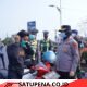 Antisipasi Erupsi Anak Krakatau, TNI-Polri Bagikan Masker Gratis di Lampung Utara