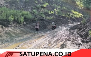 Polisi di Aceh Tengah Turun ke Jalur Longsor, Amankan dan Lakukan Pengaturan Arus Lalulintas Jalan Takengon-Bintang