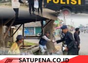 Jumat Berkah, Batalyon B Pelopor Turun Langsung Berbagi kepada Masyarakat