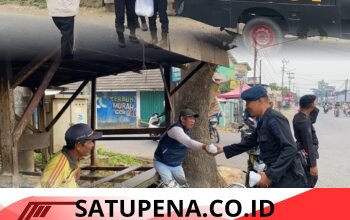 Jumat Berkah, Batalyon B Pelopor Turun Langsung Berbagi kepada Masyarakat