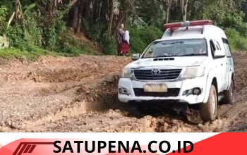 Jalan Simpang Jernih–Aceh Tamiang Rusak Parah, Ambulans Terjebak Lumpur