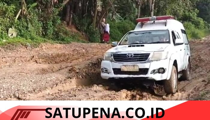 Jalan Simpang Jernih–Aceh Tamiang Rusak Parah, Ambulans Terjebak Lumpur