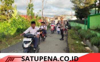 Polres Aceh Tengah Melayani dengan HATI, Polri Hadir Ditengah Masyarakat Bantu Warga Menyeberang dan Jaga Keselamatan