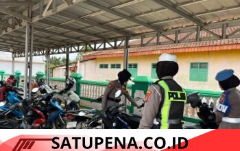 Polwan Polres Lampung Utara Amankan Masjid Saat Sholat Jumat