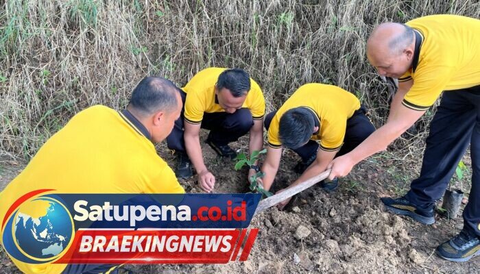 Green Policing, Lagi Polres Aceh Tengah Pungut Sampah dan Tanam Pohon di Lapangan Musara Alun