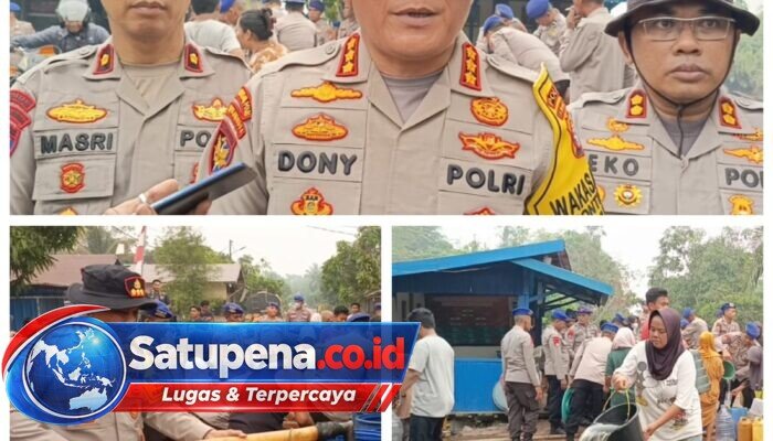 Ditpolairud Polda Kalteng, Bagikan Air Bersih Ke Warga Pesisir DAS Mentaya Sampit